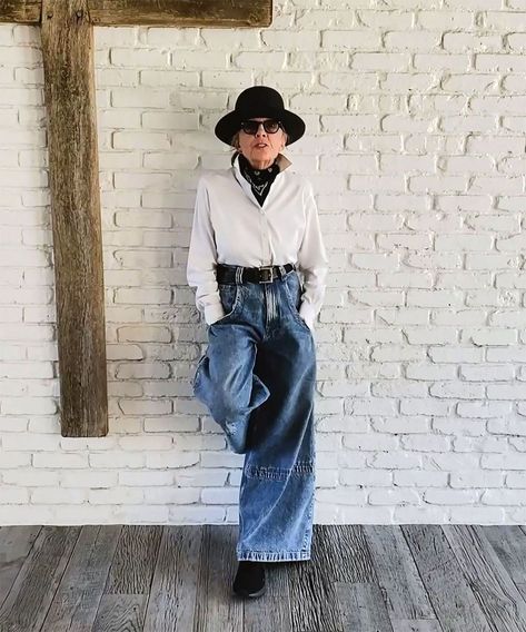 Diane Keaton Style, Dianne Keaton, Annie Hall, Style Guru, Diane Keaton, Skater Jeans, Advanced Style, Mode Inspo, Oversized Blazer