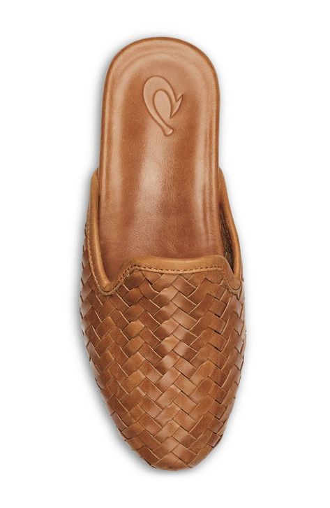 Seashell details punctuate the sole of this beautifully woven leather mule equipped with an anatomically contoured footbed for all-around support. Flat sole Memory foam cushioning Cushioned footbed with arch support Leather upper and lining/rubber sole Imported Mule Flats Outfit, Beige Sandals Flat, Dude Style, Woven Leather Shoes, Mules Outfit, Woven Mules, Mule Flats, Slippers Womens, Woven Leather Sandals