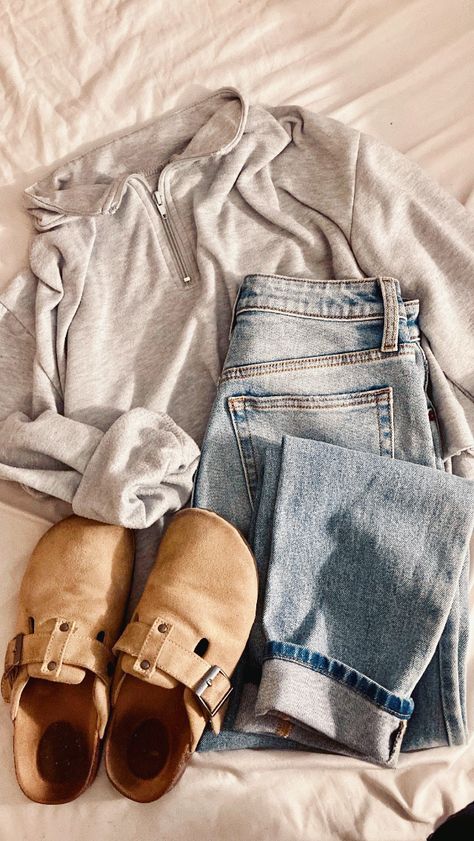 Fort Worth Texas Stockyards Outfits, Simple Fall Outfits 2023, Comfy Mom Aesthetic, Outfit Ideas Boho Casual, Comfy Cute Aesthetic, Mom Style Aesthetic, Clean Mom Aesthetic Outfits, Casual Winter Outfits Comfy Plus Size, Utah Mom Aesthetic Outfits