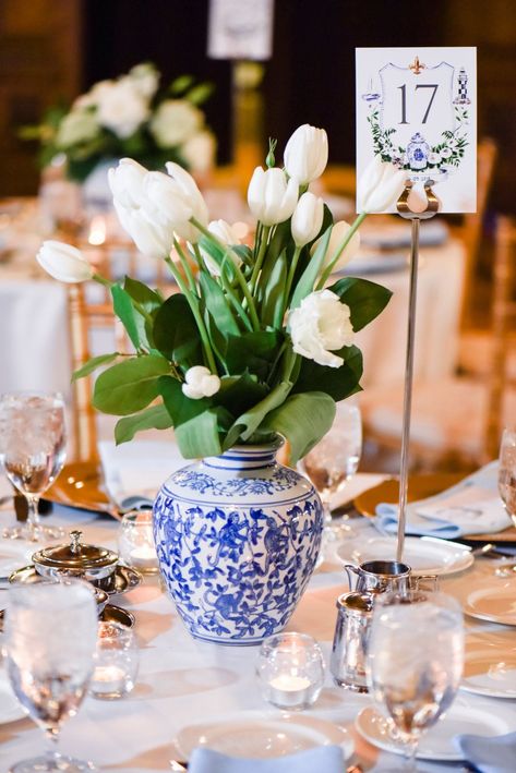 Chinoiserie Wedding, Tulip Decor, Tulip Wedding, Chinoiserie Vase, Classic Elegant Wedding, Simple Wedding Centerpieces, Wedding Moodboard, Blue Chinoiserie, Blue And White Vase