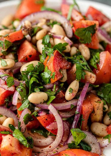 Navy Bean Recipes, Turkish Salad, White Bean Salad, Spicy Seasoning, Bean Salad Recipes, Navy Bean, Meatless Main Dishes, White Bean, Bean Salad