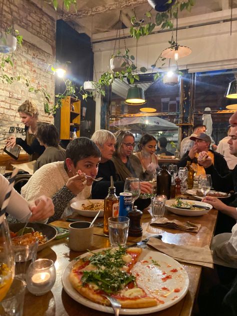 #dinner #dinnerideas #italy #italy #family #familytravel #pizza #restaurant Restaurant Full Of People, Family Restaurant Aesthetic, Italian Family Aesthetic, Family Dinner Restaurant, Italian Family Dinner, School Memories Scrapbook, Italy Restaurant, Pasta Restaurants, Big Family Dinner