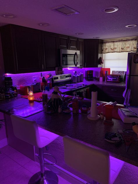 Party Kitchen Aesthetic, Y2k Appartement, Chill Kitchen Aesthetic, Vibey Kitchen Aesthetic, Baddie Kitchen Ideas, Trap House Room, Led Lights Living Room Apartment, Trap House Aesthetic, Baddie Apartment Decor