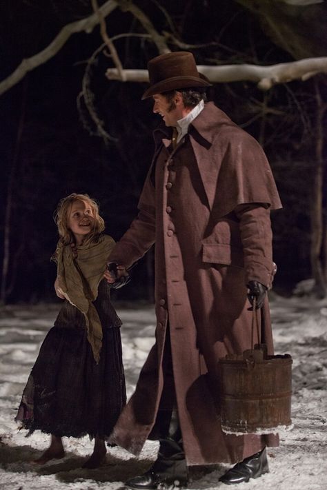 Young Cosette (Isabelle Allen) and Jean Valjean (Hugh Jackman), Les Miserables movie Les Miserables Costumes, Les Miserables Movie, People Sketches, Les Miserables 2012, Jean Valjean, 2012 Movie, Movie Costumes, Victor Hugo, Theatre Kid