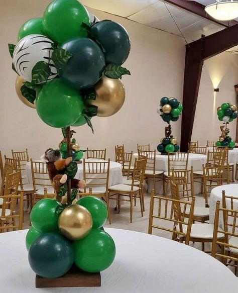 Balloon Safari Centerpiece, Safari Balloon Table Centerpieces, Jungle Theme Birthday Party Centerpieces, Jungle Balloon Centerpieces, Wild One Party Centerpieces, Jungle Safari Centerpieces Ideas, Safari Theme Table Centerpiece, Jungle Party Centerpieces, Lion King Centerpieces Baby Showers