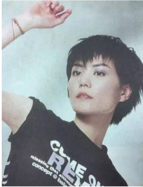 Faye Wong Hair, Faye Wong Short Hair, 80s Short Hair, Anime Hairstyles Male, Futuristic Makeup, Faye Wong, 1980s Women, Asian Short Hair, I Love Cinema