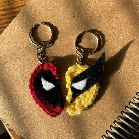 Besties ❤️💛 Just saw Deadpool & Wolverine and AHH it was so. good. The half heart necklaces are sooo cute I couldn’t help but make an attempt to create something inspired by them. And I also made this for my irl bestie (hey girl 🫶) who loves DP so even more of a reason! Who else saw the movie and loved it!!? 🍿 #deadpoolcrochet #deadpool #deadpoolandwolverine #deadpool3 #marvelcrochet #wolverinecrochet #moviecrochet #bestiecrochet #bestiegifts #crochetersofinstagram #marvelfanart Deadpool And Wolverine Crochet, Marvel Crochet Ideas, Deadpool Crafts, Crochet For Man, Crochet Wolverine, Deadpool Crochet Pattern, Crochet For Him, Crochet For Boyfriend, Crochet Ideas For Men