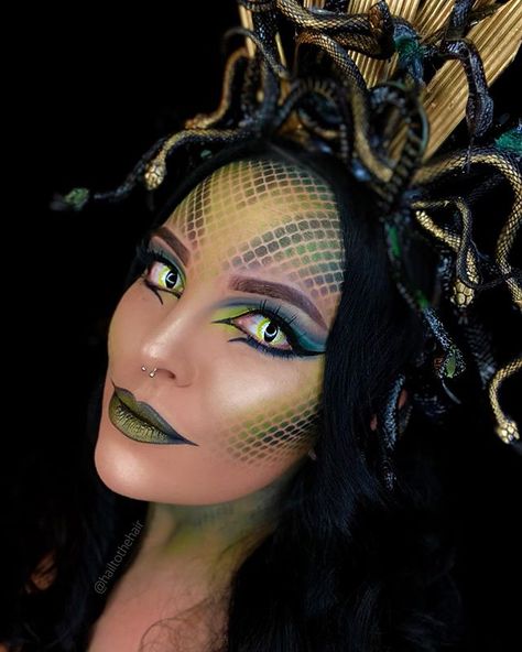 The scales on the cheek bones have a nice green blend up to the highlight and the lips have beautiful dimension of black yet iridescent because of the greens, which I will use. Costume Medusa, Halloween Medusa, Medusa Halloween Costume, Medusa Makeup, Karneval Diy, Cheek Bones, Medusa Costume, Cute Halloween Makeup, Diy Halloween Costumes For Women