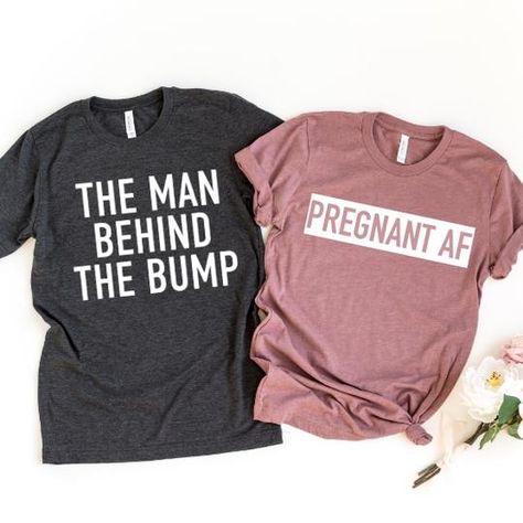 Man Behind The Bump Shirt, Mommy To Be Shirts Ideas, Mommy To Be Shirt, Gender Reveal Shirts For Family, Fun Ways To Tell Family Your Pregnant, Mommy To Be Shirts, 1st Baby Announcement, Trendy Pregnancy Outfits, Cool Pregnancy Announcement