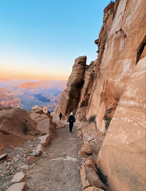 Desert Hiking, Hiking Desert, Mountains Trip Aesthetic, Nature Hiking Aesthetic, Desert Road Trip Aesthetic, Hike View Aesthetic, Hiking Desert Aesthetic, I Want To Travel, Travel Inspo