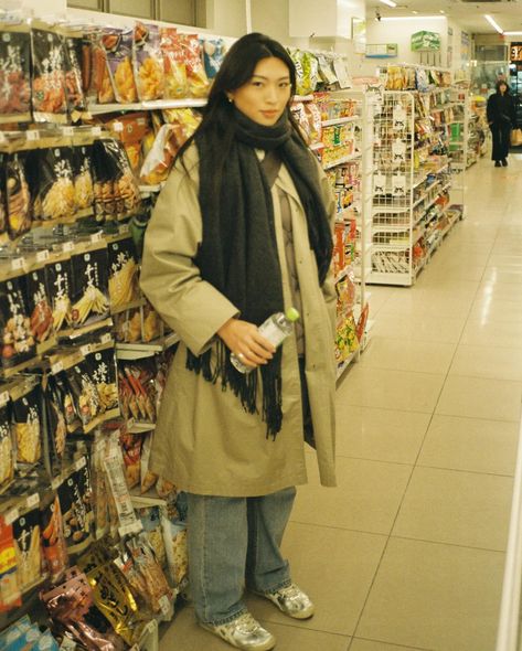 Had that 7-11 snacks routine everyday for 3 weeks when we were in Japan 😂 #35mm #japantrip Japan Travel Fashion, December In Japan, Winter Japan Fashion, Winter Outfits In Japan, Japan Outfit Ideas Winter, Japan Ootd Autumn, Japan Capsule Wardrobe, Japan Aesthetic Fashion, Japan 7/11