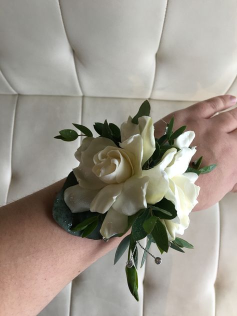 Pomp&Bloom white gardenia corsage Gardenia Wrist Corsage, Prom Corsages 2023, Magnolia Corsage, Mob Corsage, Gardenia Boutonniere, Gardenia Corsage, Boutonnière Ideas, Formal Flowers, Prom Flowers Corsage