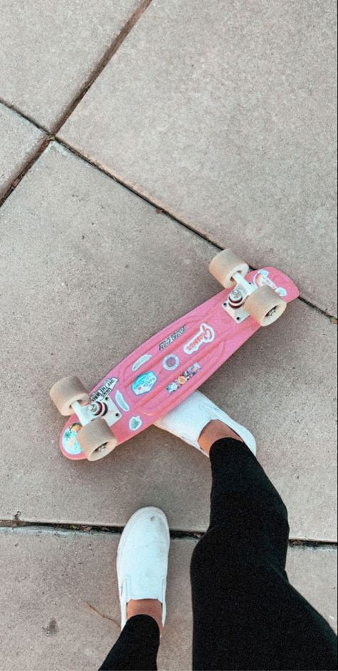 Preppy Penny Board, Penny Boarding, 2012 Aesthetic, Preppy Accessories, Skateboarding Tricks, Penny Skateboard, Penny Board, Skate Girl, Cute Bedroom Decor