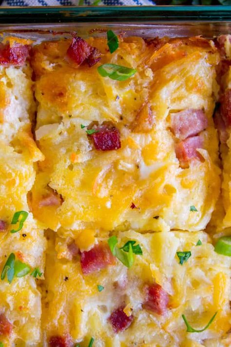 Cobbler Apple, Casserole With Hashbrowns, Breakfast Casserole With Hashbrowns, Overnight Hashbrown Breakfast Casserole, Ham Breakfast Casserole, Cheesy Hashbrown, Hashbrown Breakfast, Marshmallow Fudge, Overnight Recipes