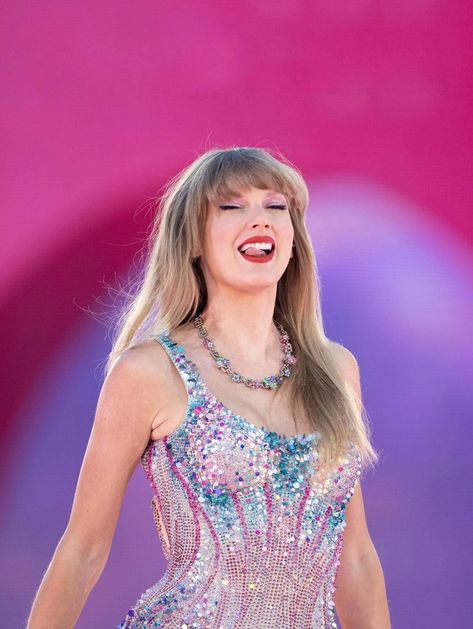 Tyler Swift, Taylor Swift Performing, Taylor Swift Fotos, Taylor Swift Tour Outfits, Swift Tour, Estilo Taylor Swift, Taylor Swift Cute, Blue Bodysuit, Taylor Swift Concert