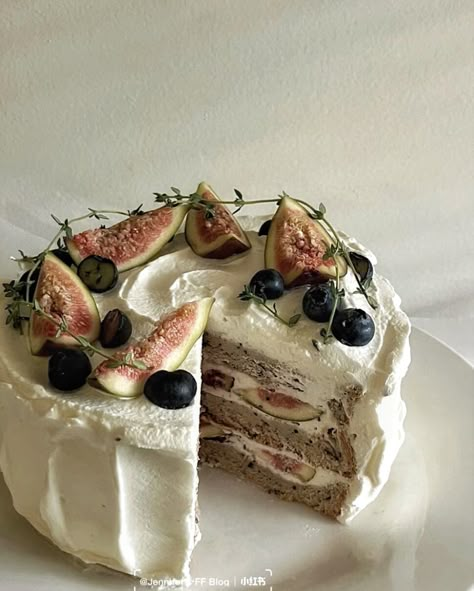 Vegan Cake Aesthetic, Simple Cake With Fruit, Bare Cake Ideas, Cake Stand Aesthetic, Fruit Birthday Cake Aesthetic, French Cake Aesthetic, Fruit Layered Cake, Fall Cake Aesthetic, Aesthetic Fruit Cake