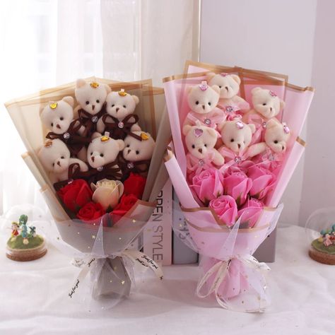 Teddy Bear Gift Basket, Cartoon Bouquet, Plush Bouquet, Diy Bouquet Wrap, Teddy Day, Teddy Bear Gifts, Flower Wrapping, Gift Box Birthday, Teddy Bear Doll