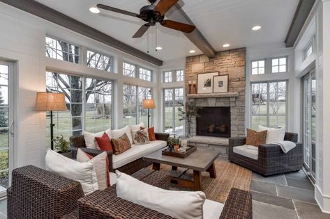 21 Beautiful and Inspiring Farmhouse Sunroom Decorating Ideas Rustic Sunroom Ideas, Sunroom With Fireplace, 4 Season Sunroom Ideas, Rustic Sunroom, Farmhouse Sunroom, Four Season Sunroom, Sunroom Remodel, Living Room Addition, All Season Room