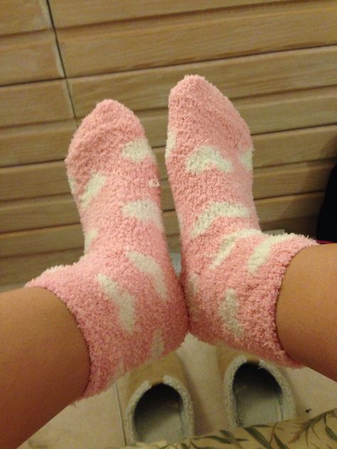 Hehehe, Yuna-chan gave me pink fuzzy socks from Daiso for New Years >.< Melina and Megan got some too~ theirs was striped... I like mine more--- /bricked. Pink Fluffy Socks, Pink Socks Aesthetic, Fluffy Socks Aesthetic, Fuzzy Socks Aesthetic, Cute Socks Aesthetic, Pink Fuzzy Socks, Socks Fuzzy, Socks Aesthetic, Gemini And Aquarius