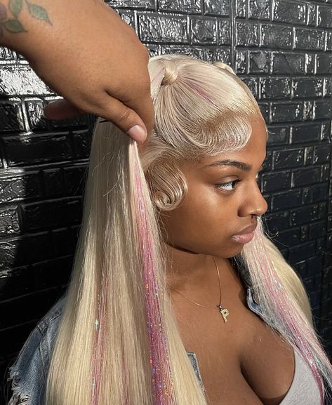 Blonde And Pink Frontal Wig, Pink Wig With Highlights, Blonde Wig Pink Highlights, Blond Wig With Pink Highlights, 613 Wig Color Ideas, 613 Birthday Hair, Wigs With Glitter, Blonde Wig With Pink Highlights, Glitter Highlights Hair