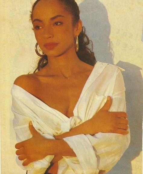 Sade:  Cool as a tall glass of water....  I always imagine myself on a tropical beach when I hear her.    js 90s Outfit Inspiration, Sade Aesthetic, Sade Adu, Quiet Storm, Josephine Baker, Diamond Life, Bullet Proof, Marvin Gaye, Smooth Operator