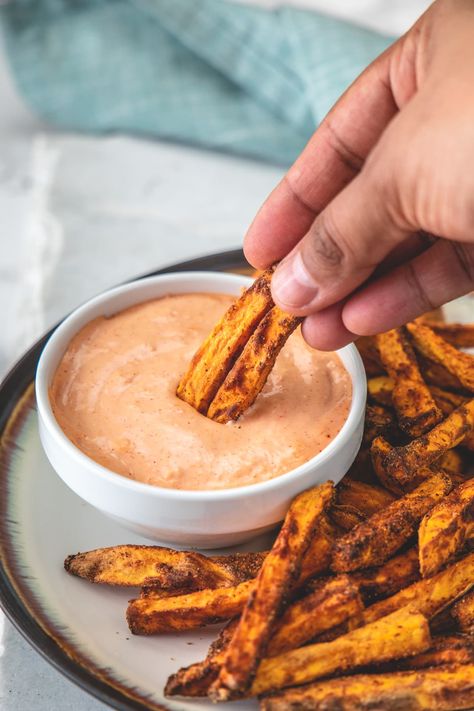 Utah Fry Sauce Recipe, Sweet Potato Fry Sauce, French Fry Sauce, Easy Honey Garlic Chicken, Air Fryer Sweet Potato Fries, Yam Fries, Healthy Food Art, Carrot Fries, Brittle Recipes