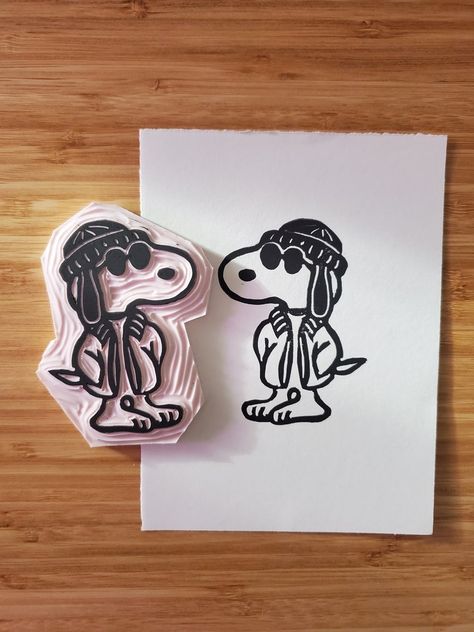 Snoopy Art, Linoleum Prints, Cool Snoopy, Print Making Designs, Printmaking Ideas, Eraser Stamp, Linoleum Print, Linoleum Block Printing, Linocut Printmaking