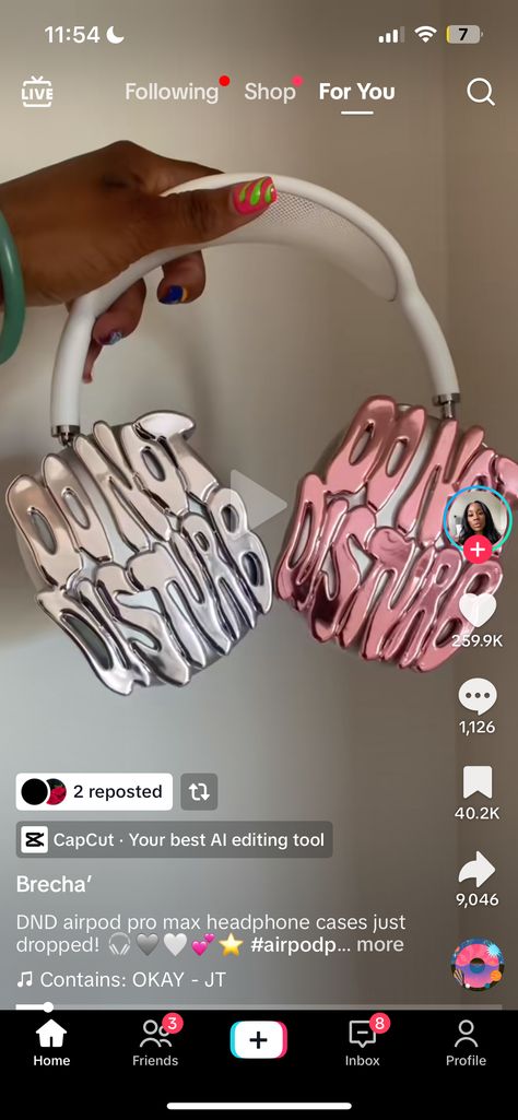 Air Max Headphones Aesthetic, Apple Air Max Headphones Aesthetic, Air Max Headphones, Apple Headphones Aesthetic, Beats Headphones Outfit, Headphone Outfit, Max Headphones, Headphones Aesthetic, Headphones Case