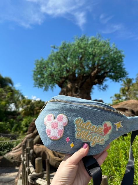 Disney Fanny Pack, Diy Fanny Pack, Disneyland Outfits, Disney Ideas, Women Waist, Pink Letter, Bag Ideas, Glass Slipper, Bag Travel