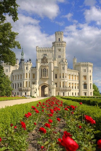 Old Castle, White Castle, Castle Mansion, Castle Aesthetic, European Castles, Castle House, Chateau France, Voyage Europe, Beautiful Castles