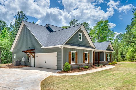 Side entry garage with secondary entrance and overhang. Home Exterior Side Entry Garage, Side Facing Garage, Side Entrance Garage, Garage On Side Of House, Garage On The Side Of The House, Side Entry Garage Landscaping, Side Garage Driveway, Side Entry Garage, Front Of House Makeover