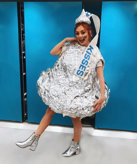 Halloween 2017 hand made hershey kisses costume!! #halloween #halloweeninspo #costume #halloweencostume Chocolate Halloween Costume, Diy Hershey Kiss Costume, Hershey Costume, Kiss Costume Diy, Kisses Costume, Hershey Kiss Costume, Kiss Halloween Costumes, Easy Homemade Halloween Costumes, Halloween Diy Costumes