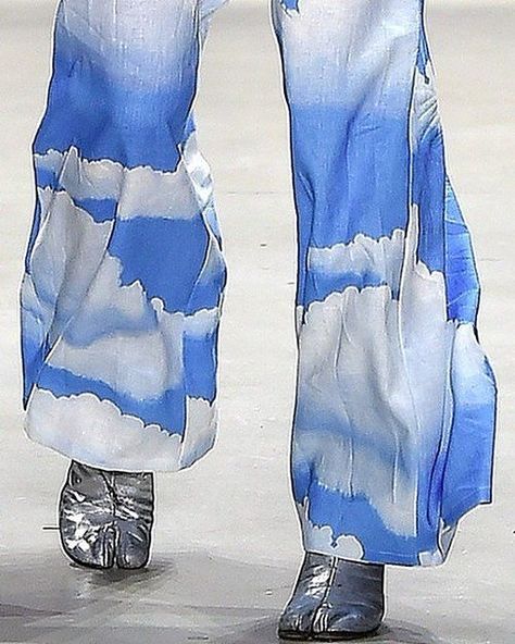 Frutiger Aero, Mara Hoffman, Blue Lagoon, Mode Inspiration, Blue Aesthetic, Tie Dye Skirt, Koi, Runway Fashion, Drain