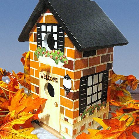 Birdhouse Painting Ideas, Birdhouse Painting, Birdhouse Crafts, Painted Birdhouses, Birdhouse Ideas, Hand Painted Birdhouses, Birdhouse Craft, Painted Brick House, Bird Houses Ideas Diy