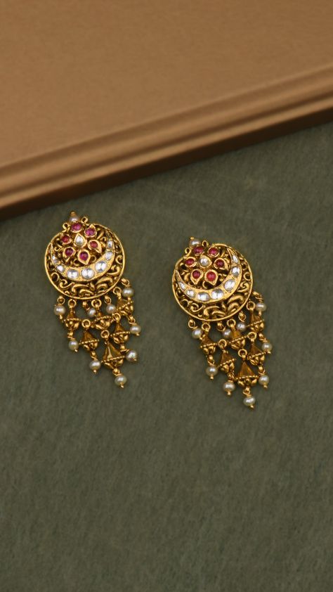 Antique Gold Earrings, Gold Earrings Designs Indian, Gold Antique Earrings, Chandbali Earrings Gold, Polki Diamond Jewellery, Earrings Gold Indian, Necklace Women Gold, Women Gold Chain, Gold Earrings Indian