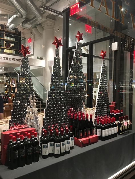 Eataly - Holiday Wine Display Windows - Broadway, NY - Dec 2016 Wine Store Display, Wine Store Design, Holidays 2023, Store Window Displays, Holiday Wine, Wine Shop, Wine Display, Best Windows, Wine Store