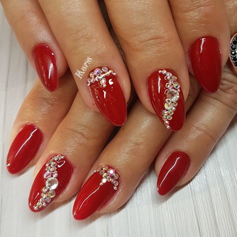 Bridal Nail Art Indian Red, Bridal Nail Art Indian, Nail Art Indian, Bridal Nails Designs, Bridal Nail, Mehndi Designs 2018, Bridal Nail Art, Art Indian, Gel Nail Designs