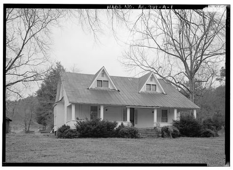 Corry homestead in Walker County, Alabama Walker County, School Street, Historic Pictures, American History Lessons, Colonial America, Sweet Home Alabama, Front Elevation, Chapel Hill, American Idol