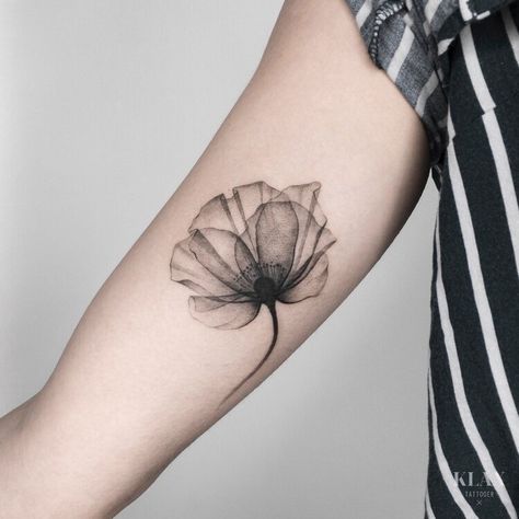 Klax Tattooer - Artiste tatoueur situé à Toulon - Tatouages — Klax Tattooer — Tatoueur Dotwork Toulon Black Poppy Tattoo, Neck Tattoo Cover Up, Phoenix Tattoo Feminine, Poppy Flower Tattoo, One Word Tattoos, Tattoo Dotwork, Poppies Tattoo, Botanical Tattoo, Tattoo Bracelet