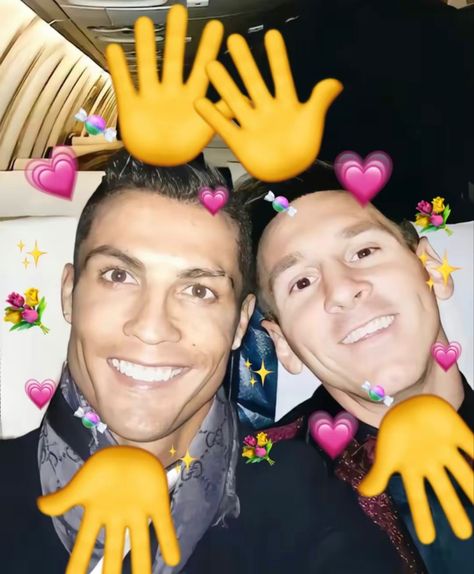 Cristiano Ronaldo Memes, Ronaldo Memes, Funny Football Pictures, Football Funny Moments, Cristiano Ronaldo And Messi, Ronaldo Photos, Football Jokes, Cr7 Jr, Cr7 Messi