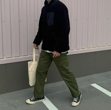 Skate Outfits Men, Dickies Cargo Pants Outfit, Brown Sneakers Outfit Men, Skate Outfit Men, High Top Converse Outfits, Guy Outfits, Dickies Cargo Pants, Sneakers Outfit Men, Converse Outfits