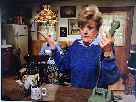 Jessica Fletcher Aesthetic, Jessica Fletcher Fashion, Jessica Fletcher, Cabot Cove, Mystery Show, Television Set, Book Day Costumes, Angela Lansbury, Cute Skirt Outfits