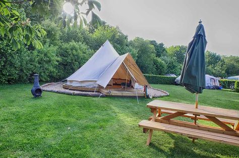 Bell Tent Glamping, Glamour Camping, Backyard Decorating, Camping Images, Glamping Pods, Eco Village, Bell Tents, Camping Pod, Caravan Camping