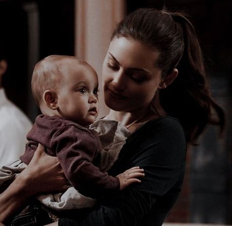 Hayley e Hope Hailey Marshall, Hayley And Klaus, Hayley The Originals, Elizabeth Smith, Vampire Diaries Movie, Ni Idea, Original Vampire, Vampire Diaries Cast, Phoebe Tonkin