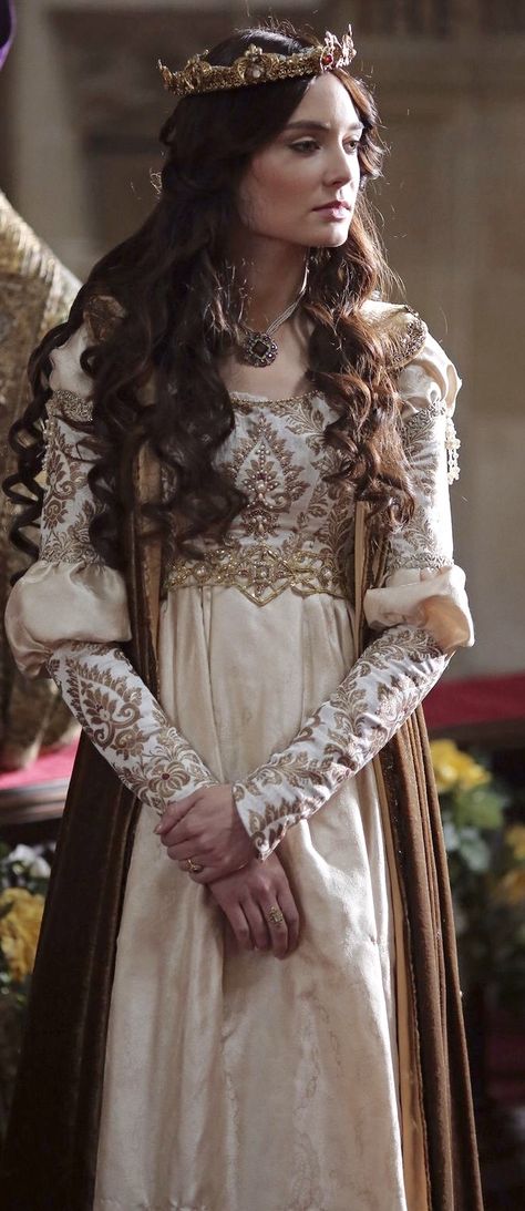 Arwyn looking uncomfortable in casterly rock formal garb Dark Academia Aesthetic Outfit Woman, Dark Academia Aesthetic Outfit, Medieval Princess, Medieval Costume, Dream Dresses, Medieval Times, Medieval Clothing, Medieval Dress, Fantasy Costumes