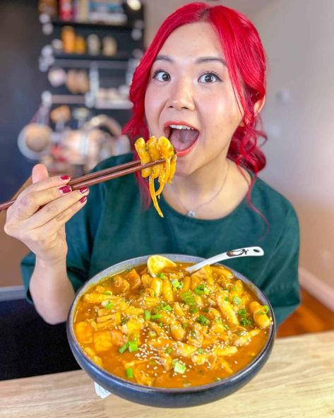 Vegan Tteokbokki, Korean Rice Cakes, Cheap Lazy Vegan, Tteokbokki Recipe, Korean Recipe, Lazy Vegan, Sesame Tofu, Korean Rice, Spicy Korean