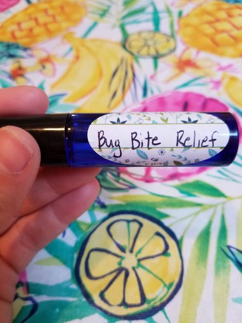 Misquote Itch Relief Diy, Misquote Itch Relief Essential Oil, Essential Oil Bug Bite Relief, Misquote Itch Relief, Essential Oils Bug Bites, Insect Repellent Essential Oils, Bug Bite Relief, Essential Oil Spray Recipes, Bite Relief