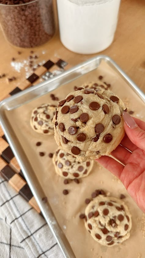 Gideons Chocolate Chip Cookies, 2024 Cookies, Fluffy Chocolate Chip Cookies, Cat Chocolate, Chocolate Loaf Cake, Chip Recipes, Giant Chocolate Chip Cookie, Bar Desserts, Scrumptious Food