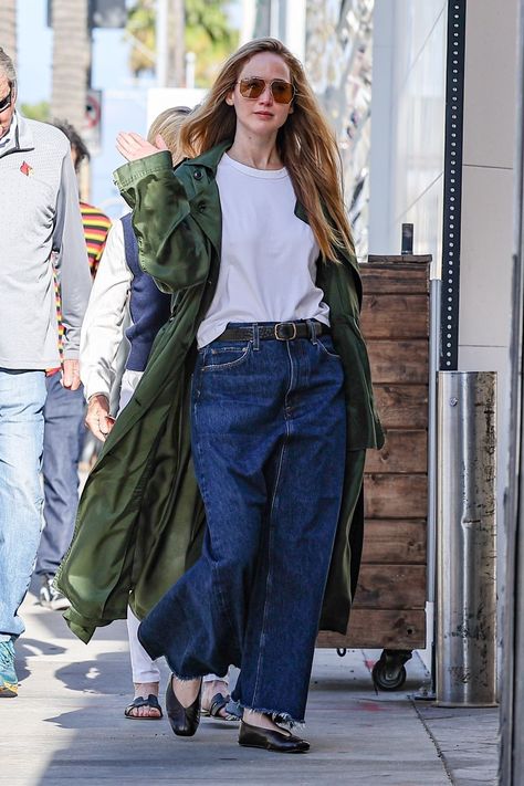 Jennifer Lawrence Street Style, Celebrity Street Style Casual, Jennifer Lawrence Style, Celebrity Style Icons, Street Style Winter, Fall 24, Celebrity Street Style, 가을 패션, Look Younger