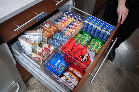 Snack Drawer In Bedroom, Snack Stash In Bedroom, Snacks Drawer, Snack Drawer Organization, Snack Stash, Snack Drawer, Snack Station, Snack Organizer, Home Edit